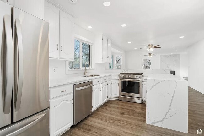 Building Photo - 3272 S Orchard Dr