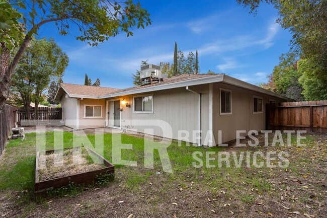 Building Photo - 6004 Rowan Way