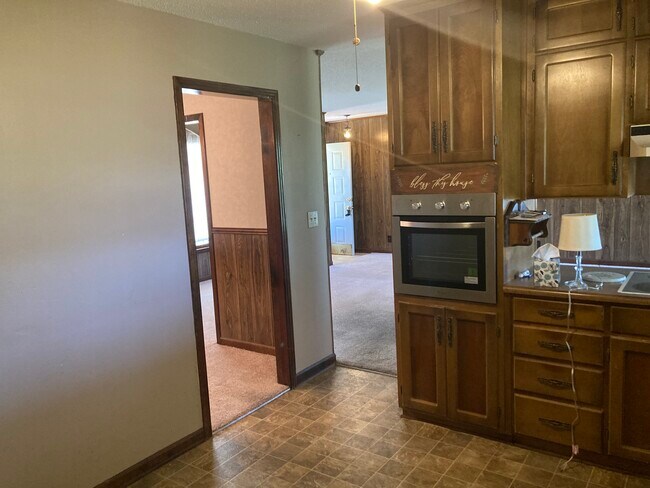 Kitchen - 11702 Highway 231 431 N