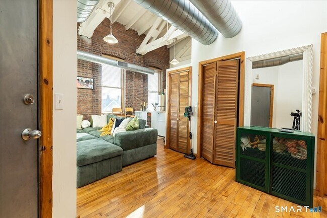 Foto del edificio - 325 Lafayette St