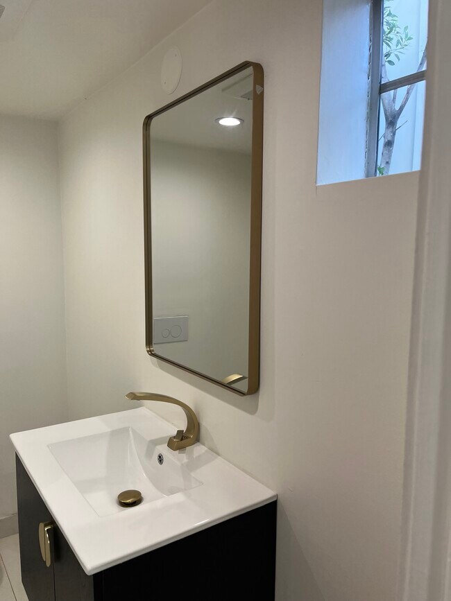 Foto del edificio - 454 S Clark Dr