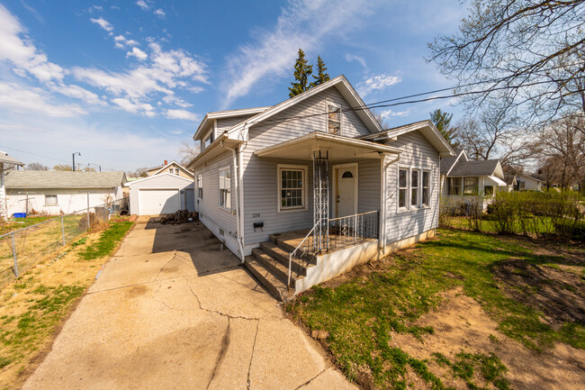 Building Photo - 2319 Hecker Ave