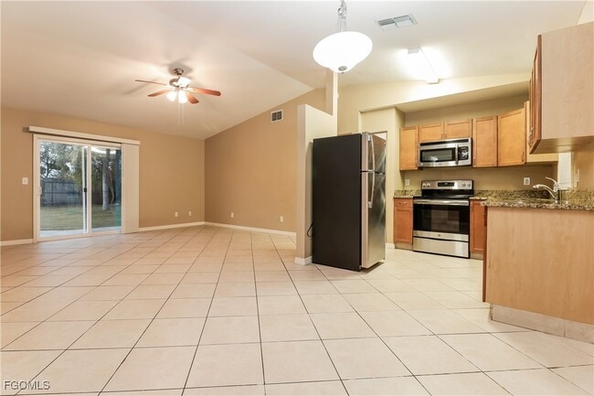 Building Photo - 425 NW 4th St