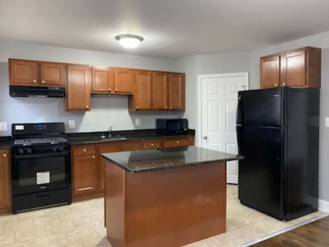 3 Bedrooms 2 Bathroom County Home - 3 Bedrooms 2 Bathroom County Home