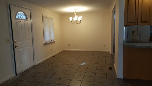Building Photo - Beautiful 4 Bedroom 2 Bathroom Rancher in ...