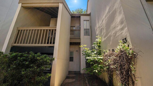 Building Photo - 2100 Tanglewilde St