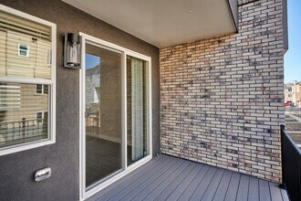 Building Photo - Creekline Townhomes