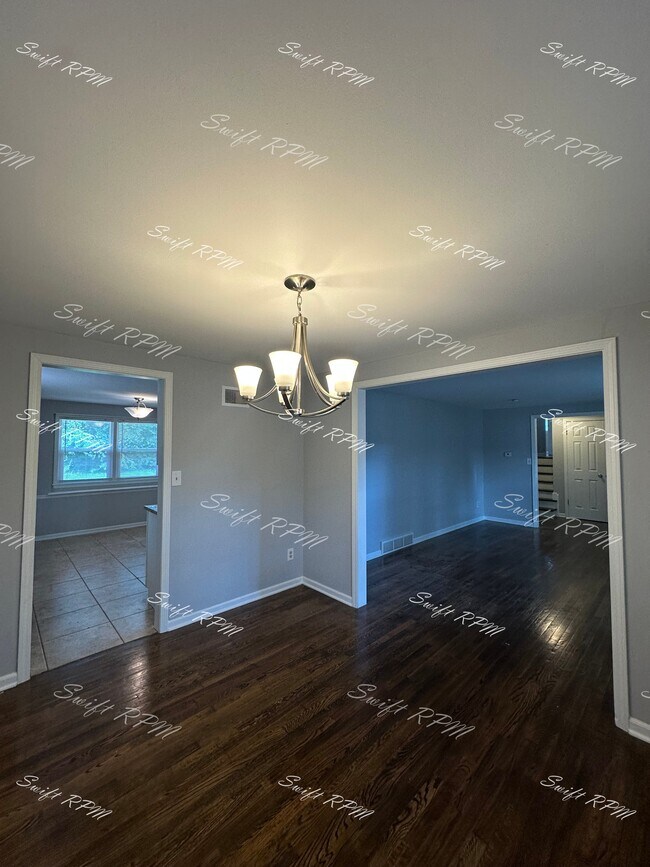 Foto del edificio - 9805 Carter Dr
