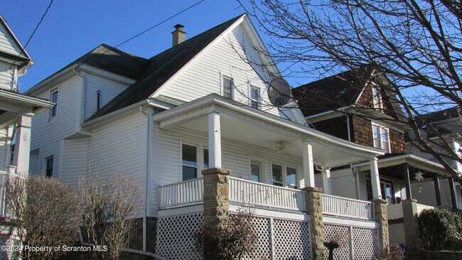 Foto del edificio - 217 Crown Ave