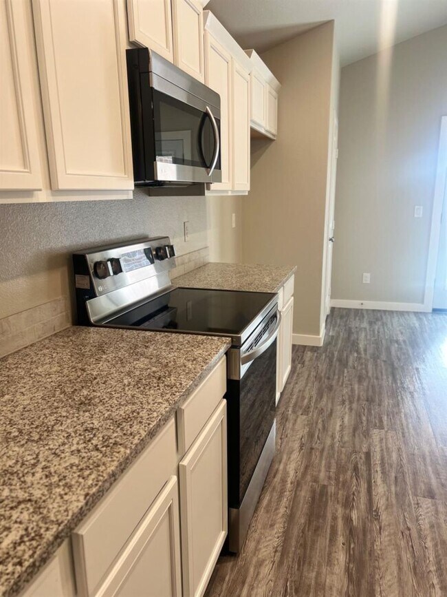 Building Photo - 3216 Aberdeen Ave