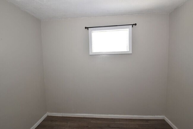 Foto del edificio - Mishawaka North-east 2 bedroom and 1 bath home on a large lot