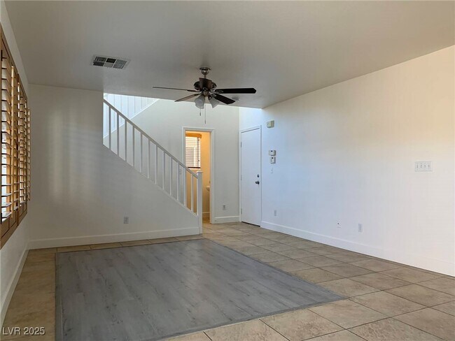 Foto del edificio - 8461 Spencer Canyon St
