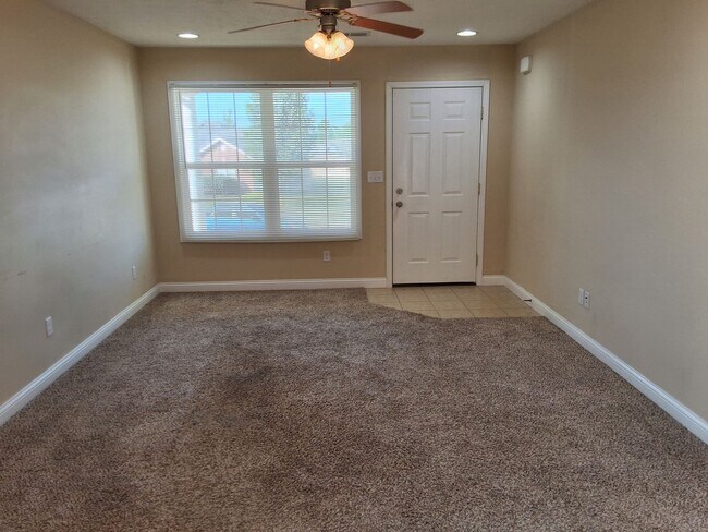 Foto del edificio - 186 Applewood Ln