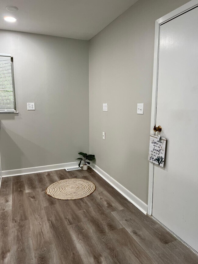 Foto del edificio - 3141 Norwich Ct