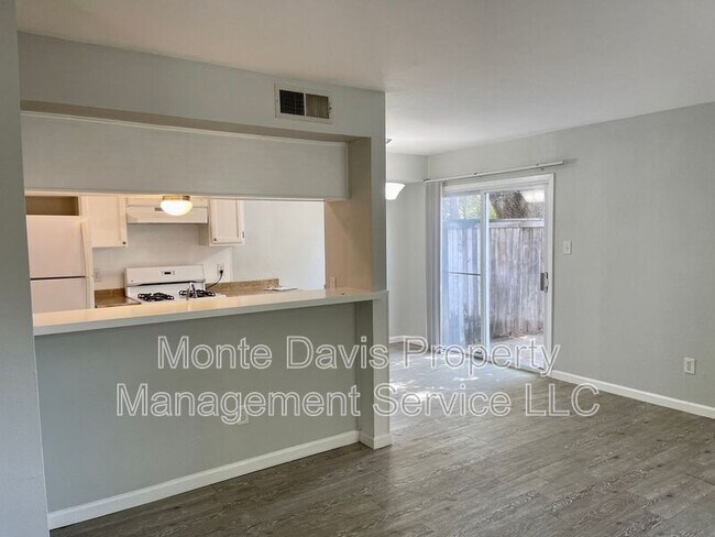 Foto del edificio - 1312 Southport Dr