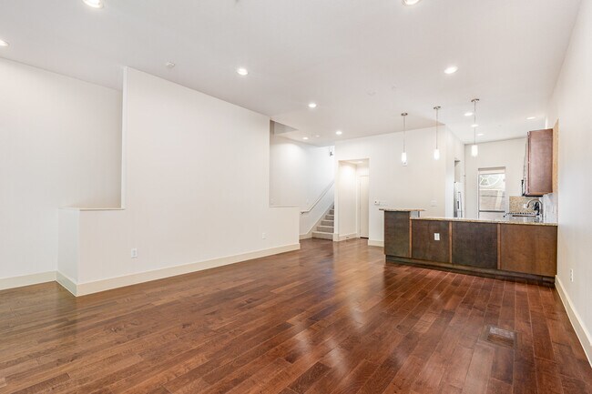 Foto del edificio - 4111 Newton Ave