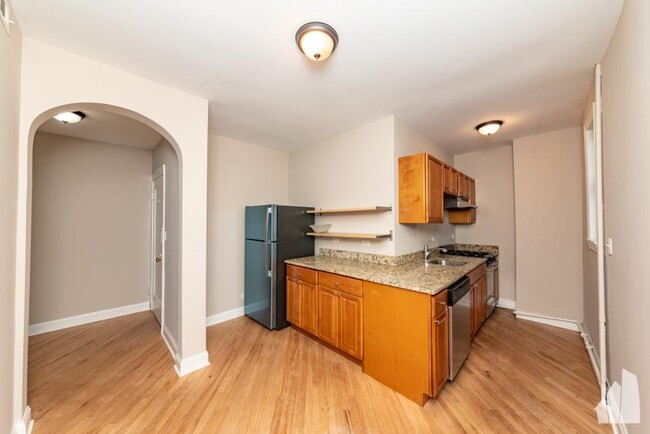 Building Photo - 2 bedroom in Winnetka IL 60093