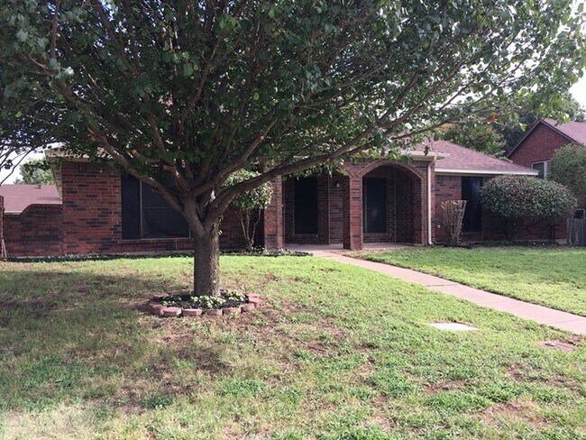 Building Photo - 920 Breckenridge Dr