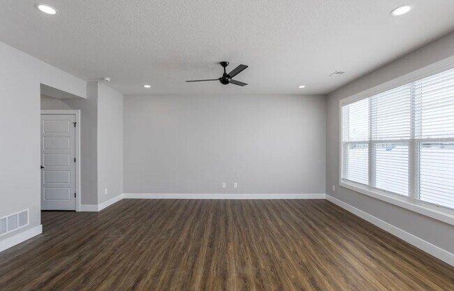 Building Photo - 401 E Donahue St