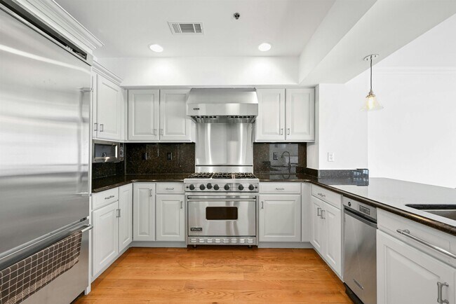 Foto del edificio - 64 Madison St