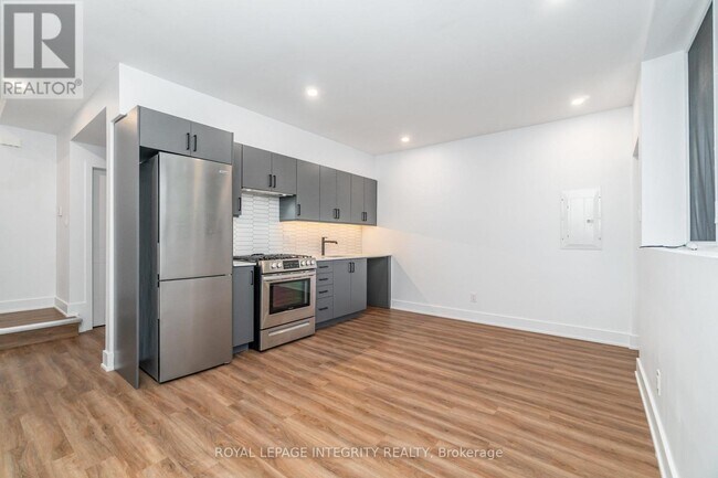 Building Photo - 284 Dovercourt Ave
