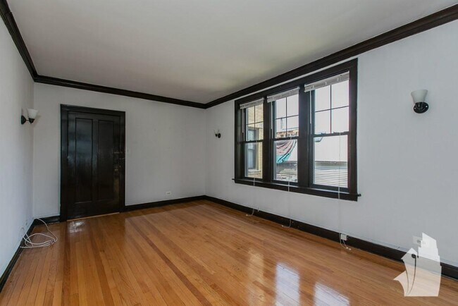 Building Photo - 3620 N Marshfield Ave