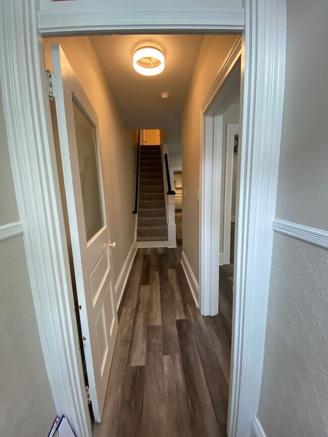 Foto del edificio - Wonderful newly remodeled 3 BR 2 BA  Home
