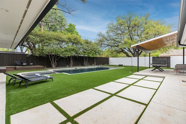 Foto del edificio - 5239 Edmondson Ave