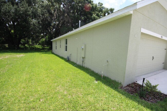 Building Photo - Available now! Amazing 4 Bedroom, 2 Bathro...