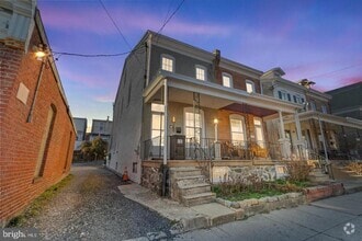Building Photo - 260 Roxborough Ave