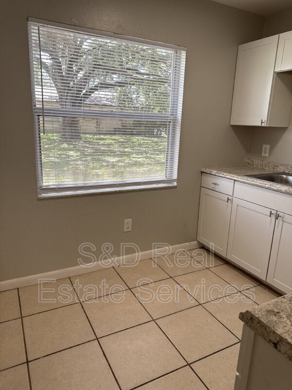Building Photo - 3013 Allred Dr