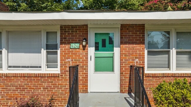 Building Photo - Newly Renovated Ranch Home In SE Raleigh! Pet Friendly!