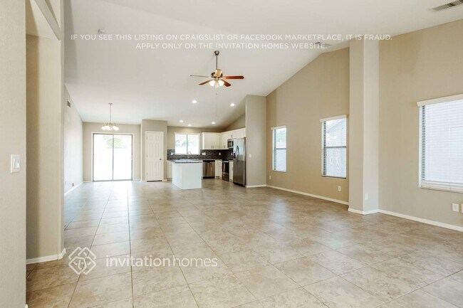 Building Photo - 13693 W Cottonwood St