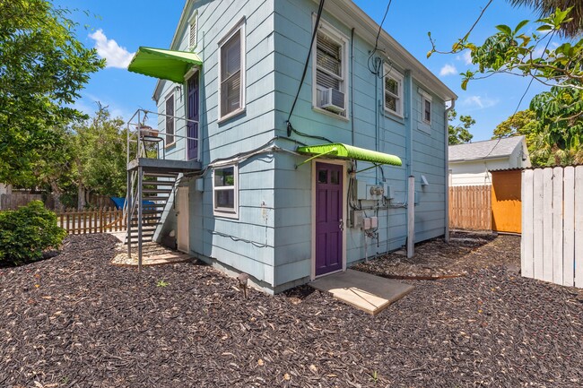 Building Photo - 2501 Oakdale St S