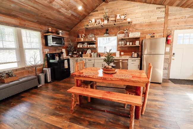 Foto del edificio - 463 S Fork Rd