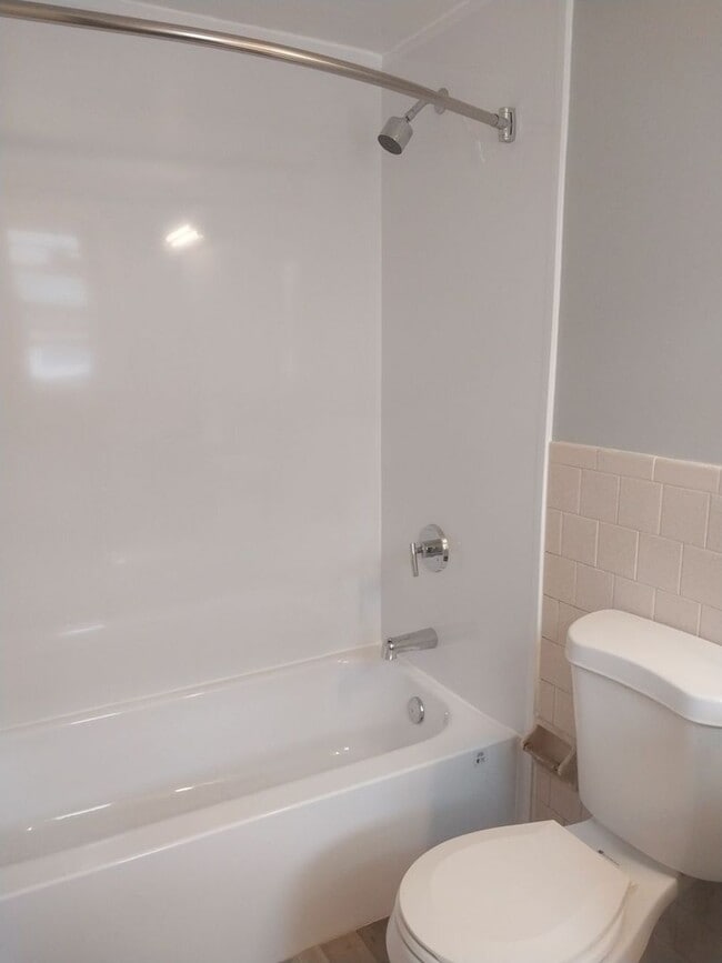 Building Photo - 1 Bedroom, 2nd Floor Condo-West Yarmouth