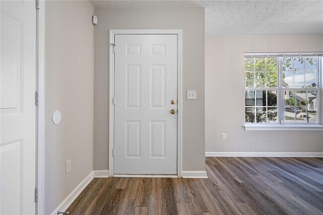 Foto del edificio - 2493 Barndale Dr
