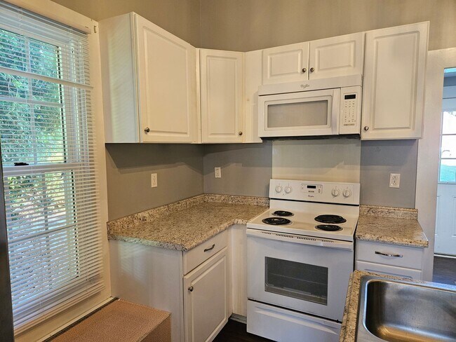 Foto del edificio - NEW LISTING!!!!!