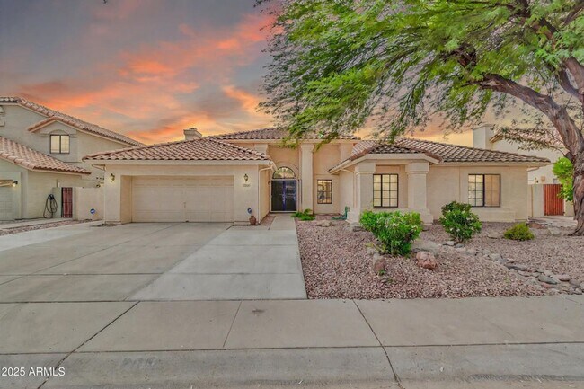 Foto del edificio - Stunning 4beds/2.5baths single-level home ...