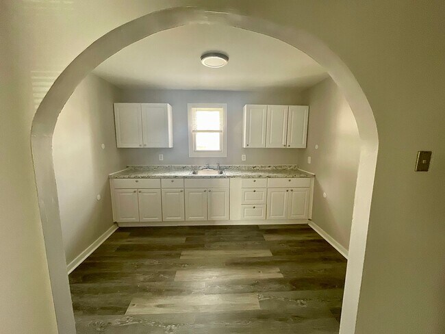 Building Photo - 82 West Coit