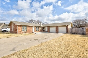 Building Photo - 2130 S White Oak Dr