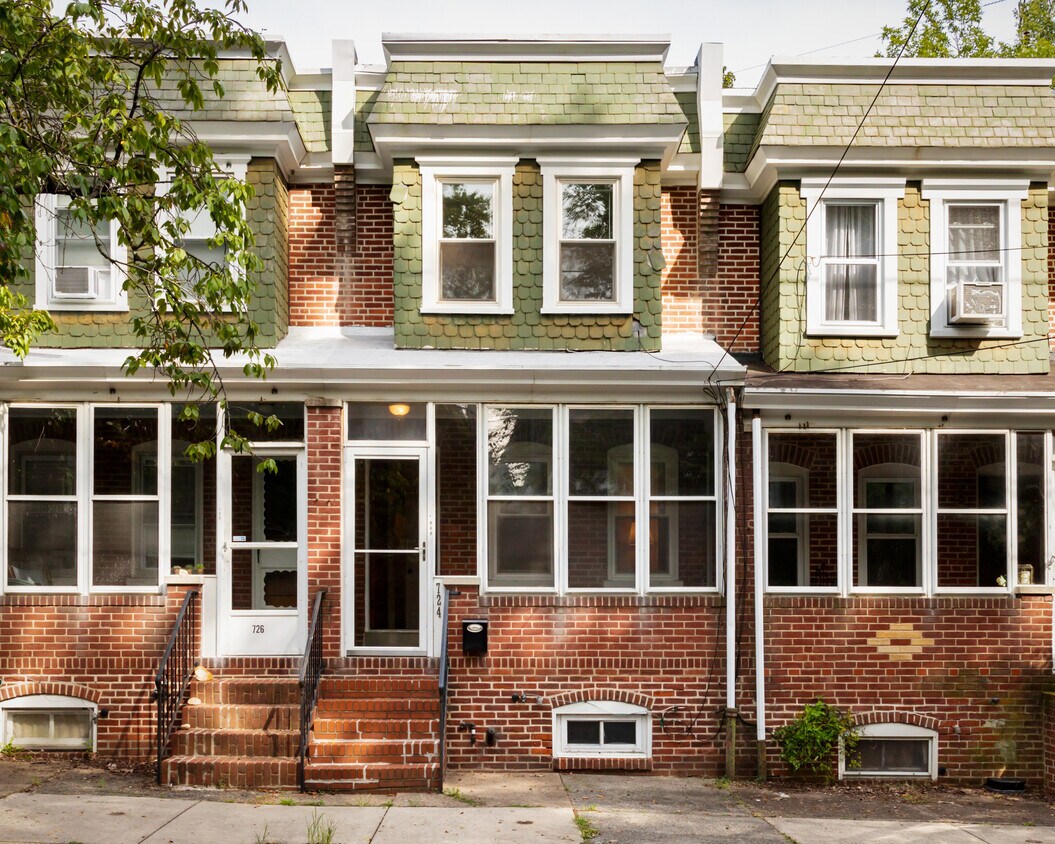 Primary Photo - 724 Woodlawn Ave