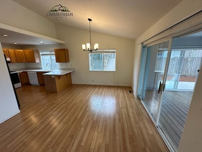 Building Photo - 495 Emily Ln