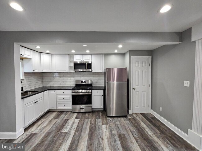Building Photo - 3940 Oakford Ave