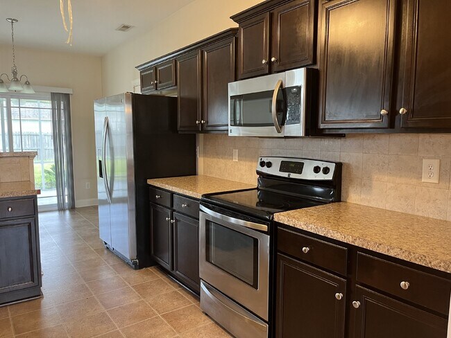 Building Photo - 834 Solomon Dr