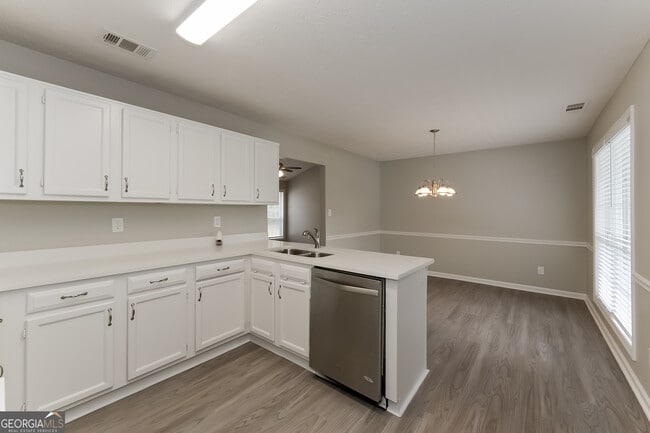 Building Photo - 105 Timberwood Dr