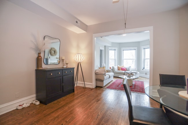 Photo - 1315 W Eddy St (Chicago, IL) Apartment