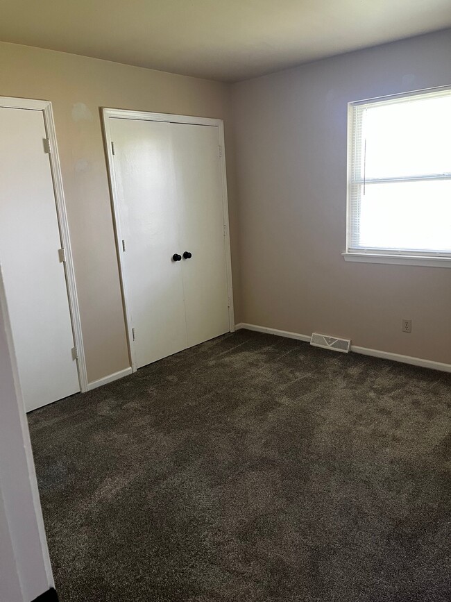 Building Photo - 8939 Caenen Lake Rd