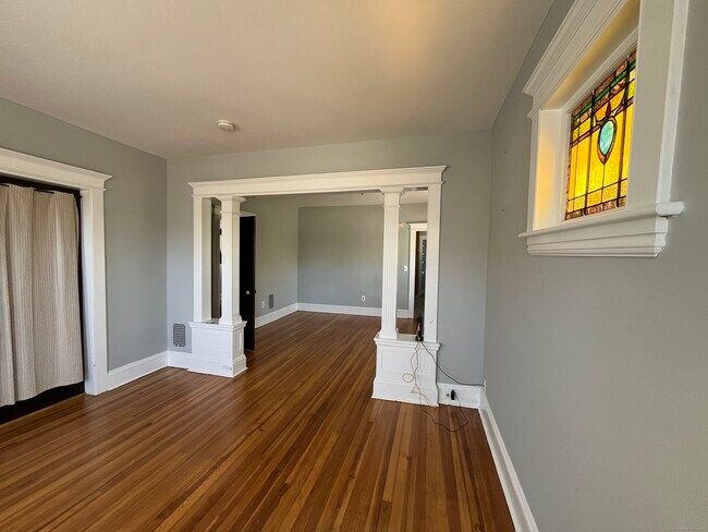 Foto del edificio - 356-358-358 Midland St