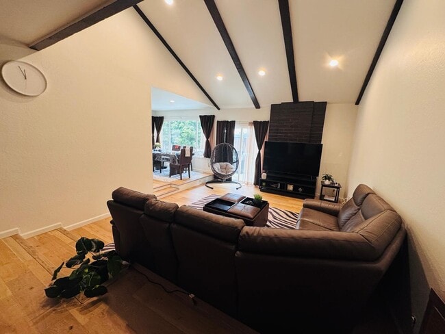 Building Photo - 7185 Via Colina